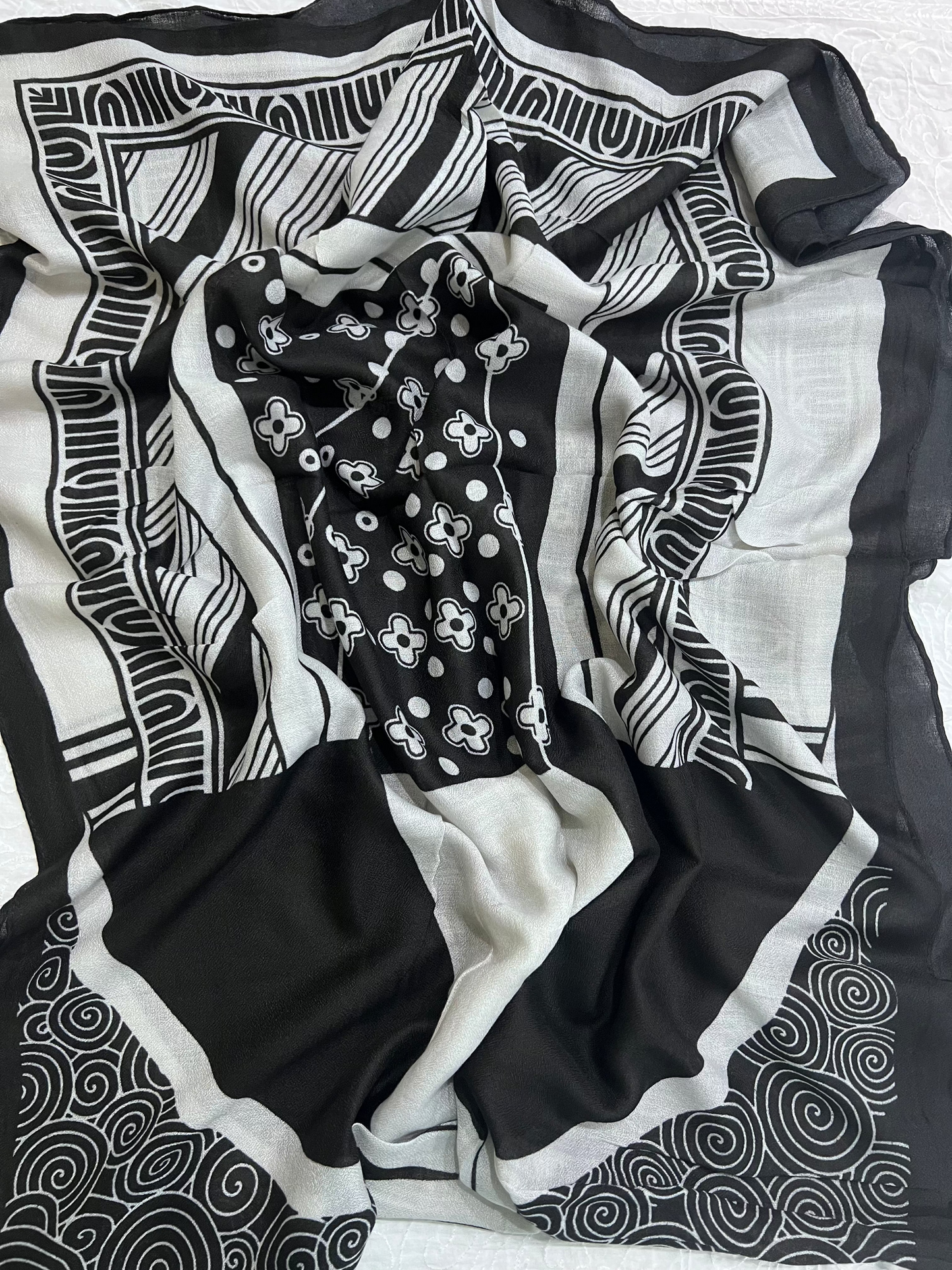 Printed Lawn – Monochrome Maze