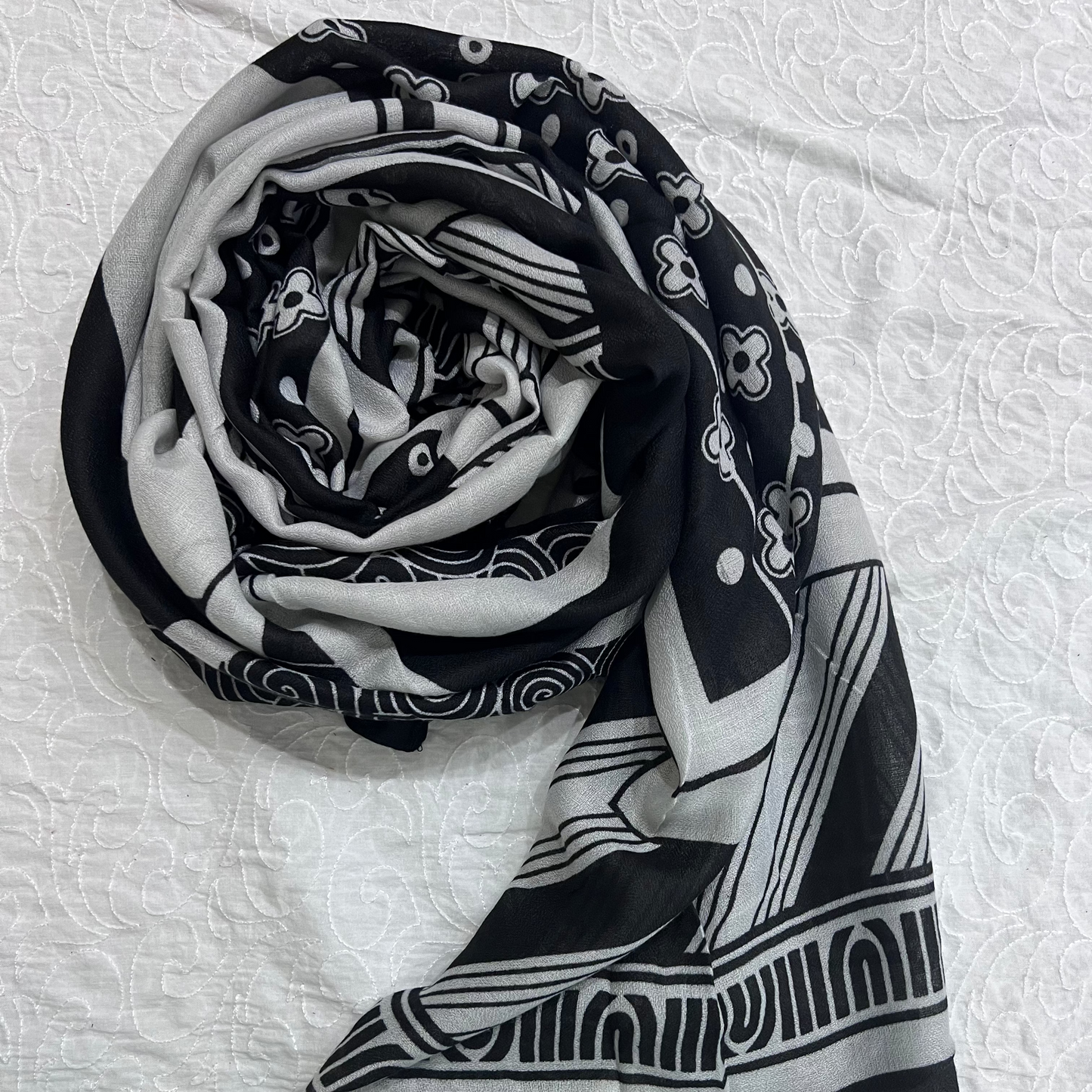 Printed Lawn – Monochrome Maze